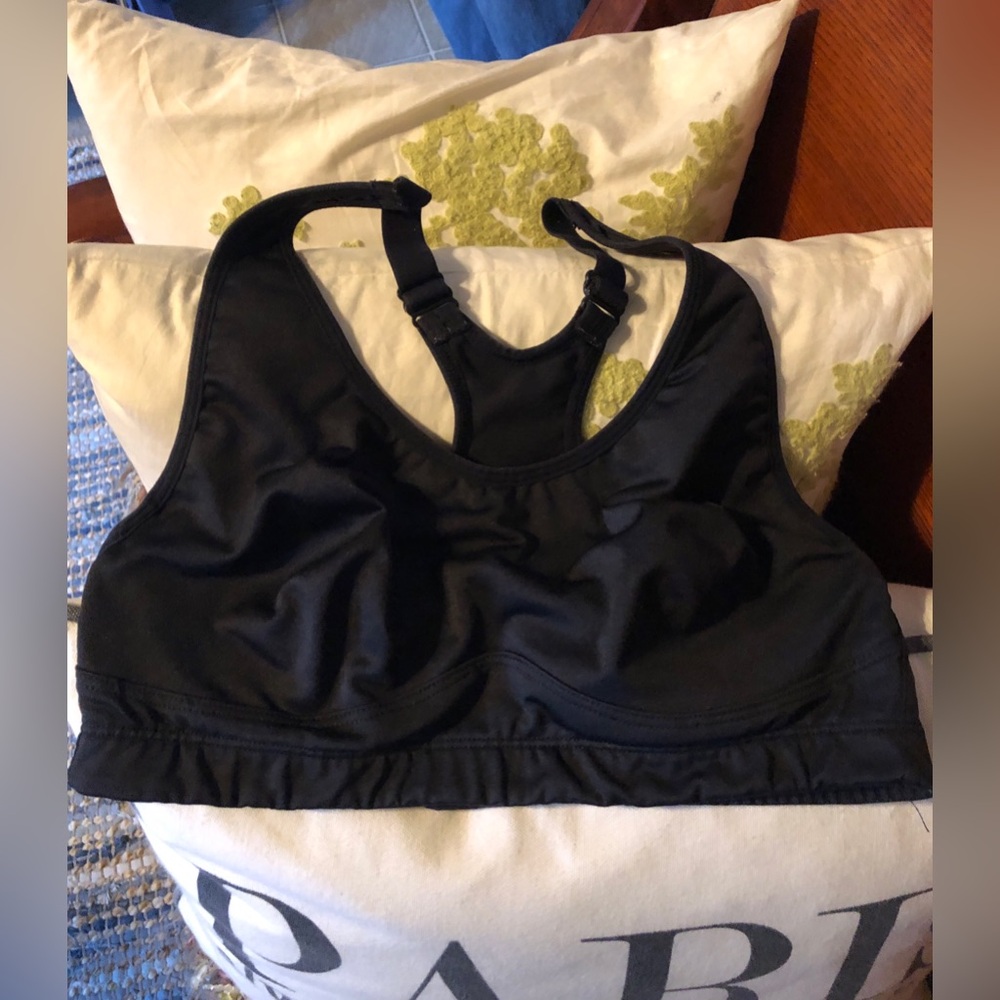 Black Racerback Sports Bra - Women Intimates & Sleepwear
Saucony
Size 34C
EUC